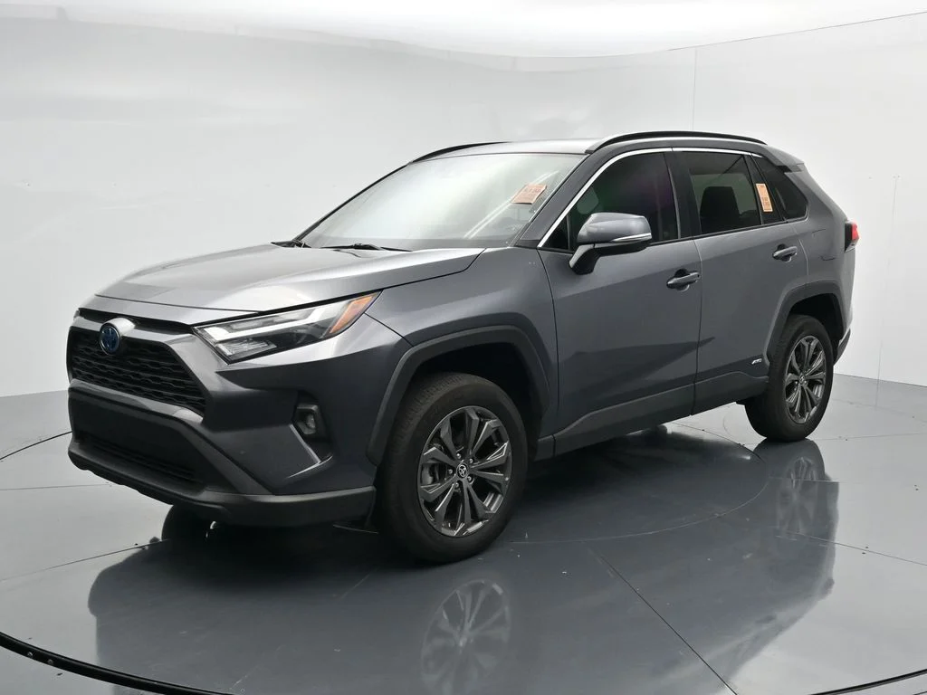 Used 2022 Gray Toyota XLE Premium image 4