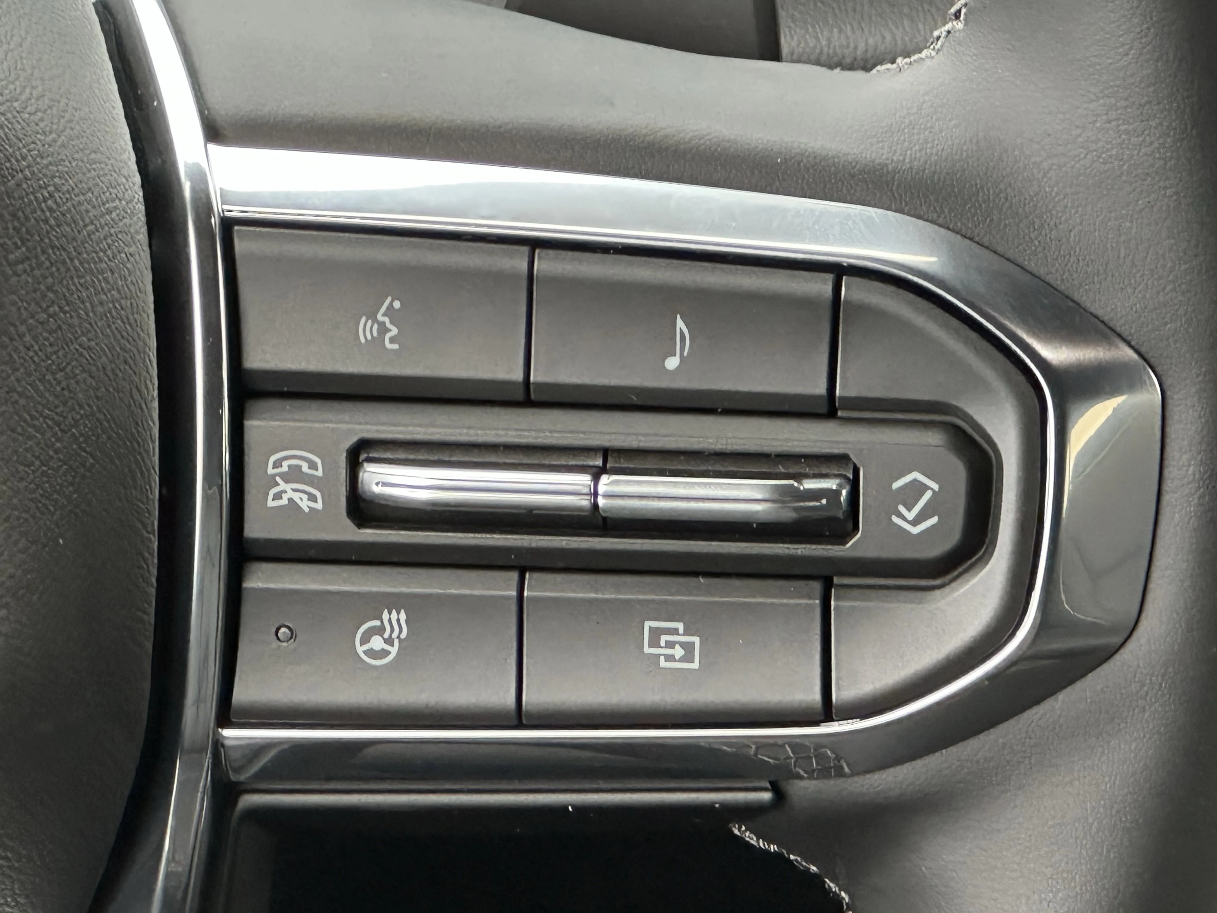 New 2026 Onyx Black GMC Elevation image 13