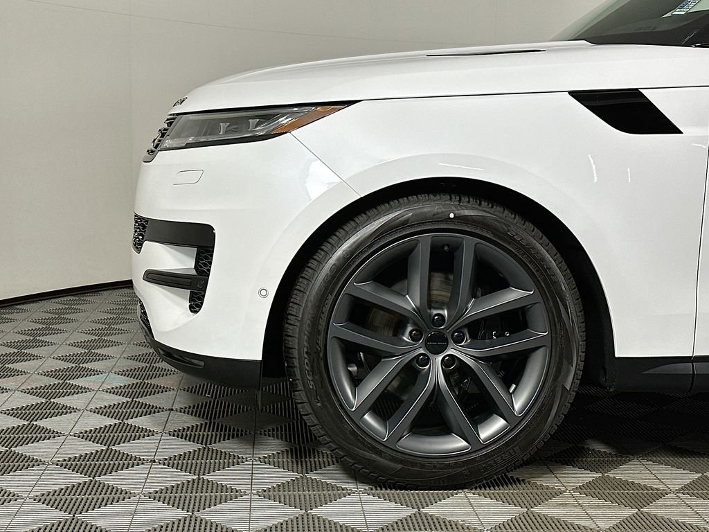 Used 2026 Ostuni Pearl White Premium Metallic Land Rover SE image 9
