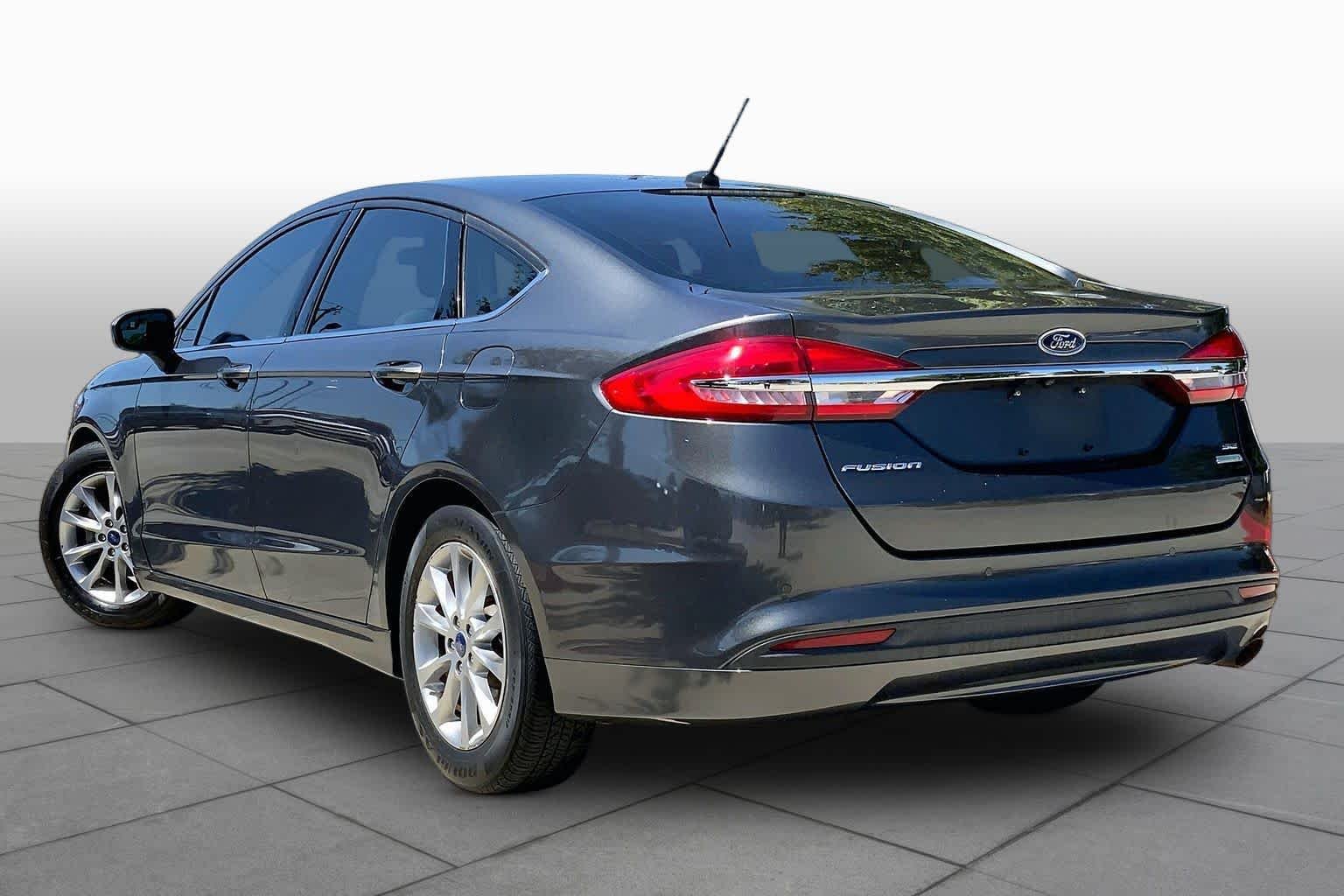 Used 2017 Magnetic Ford SE image 12