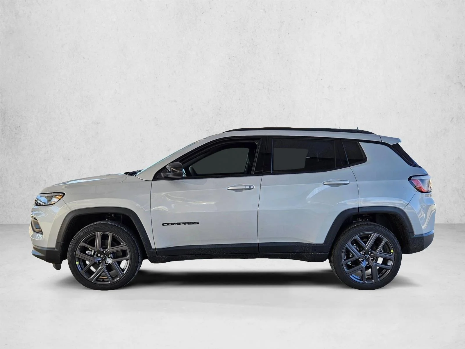 New 2026 Silver Zynith Metallic Clear-Coat Exterior Paint Jeep Latitude Altitude image 5