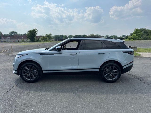 New 2026 Arroios Grey Land Rover Dynamic SE image 2