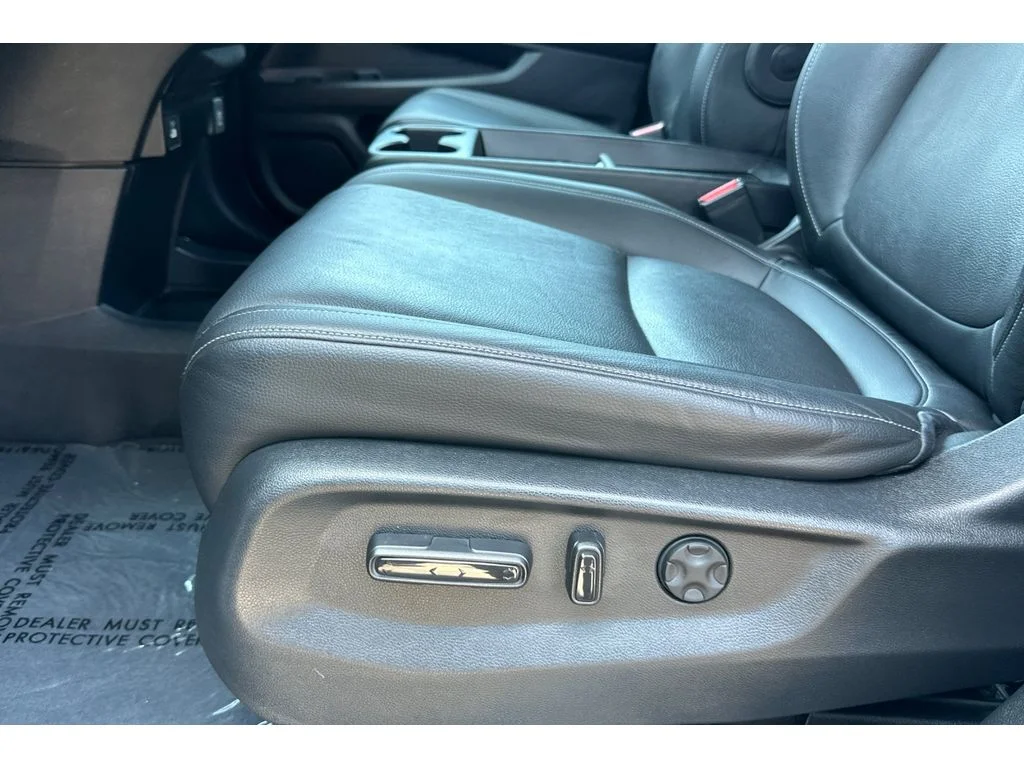 Used 2024 Platinum White Pearl Honda EX-L image 13