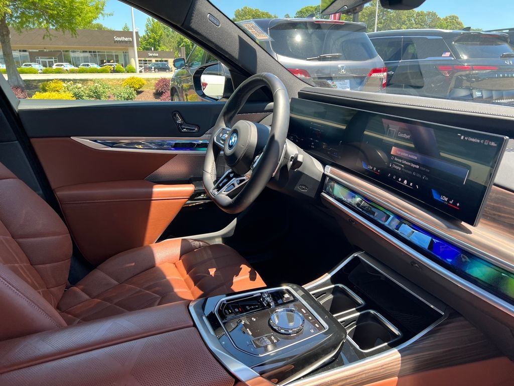 2025 BMW 7 Series 750e - Photo 31
