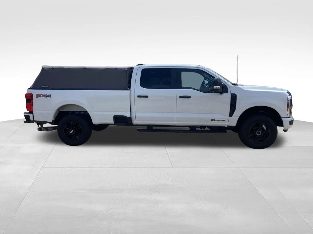Used 2025 White Ford XL image 13