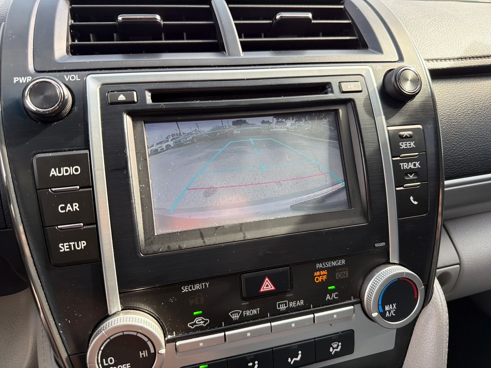 Used 2014 Silver Toyota LE image 21