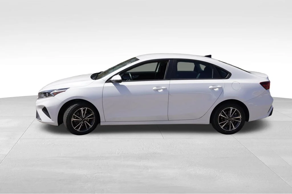 Used 2023 Snow White Pearl Kia LXS image 9
