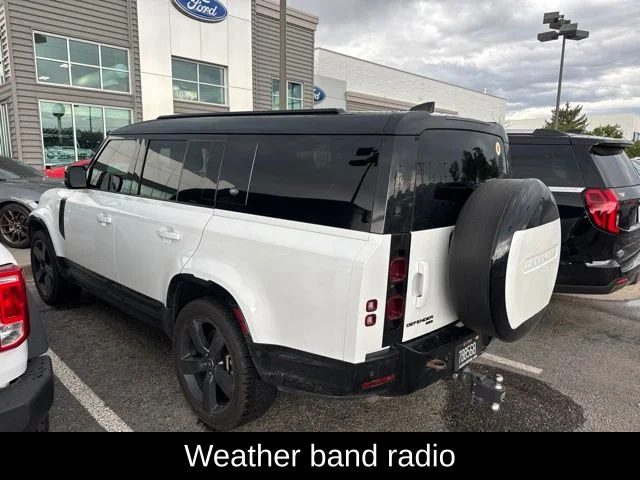 Used 2023 White Land Rover X-Dynamic SE image 5