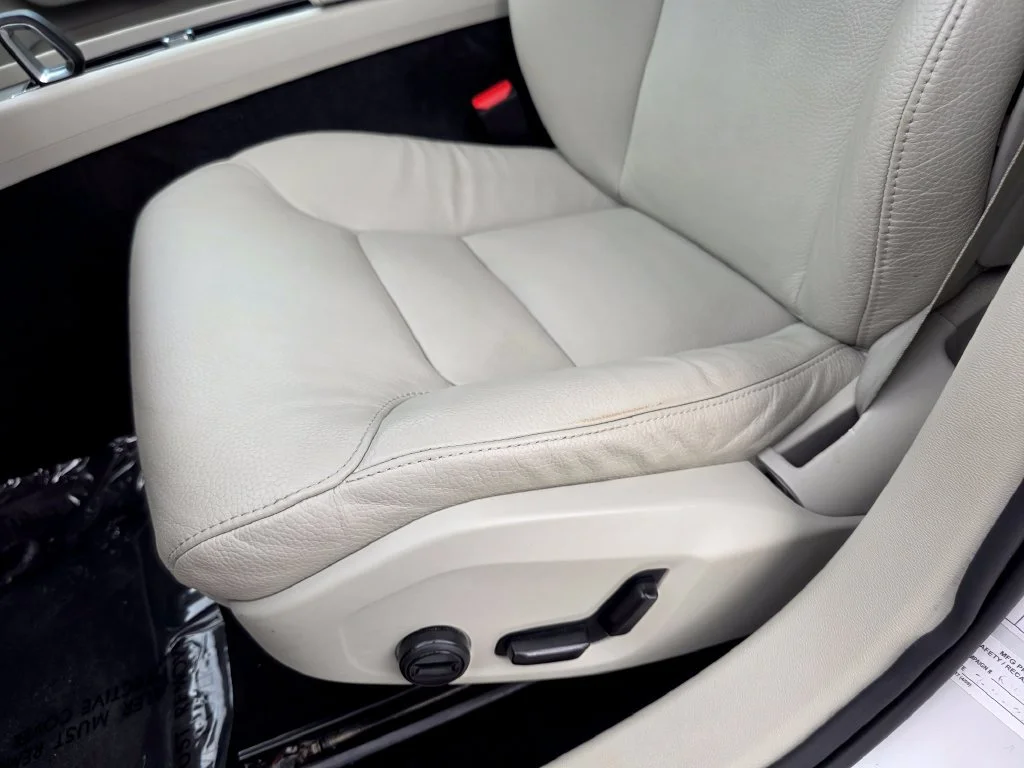 Used 2025  Volvo Plus image 12