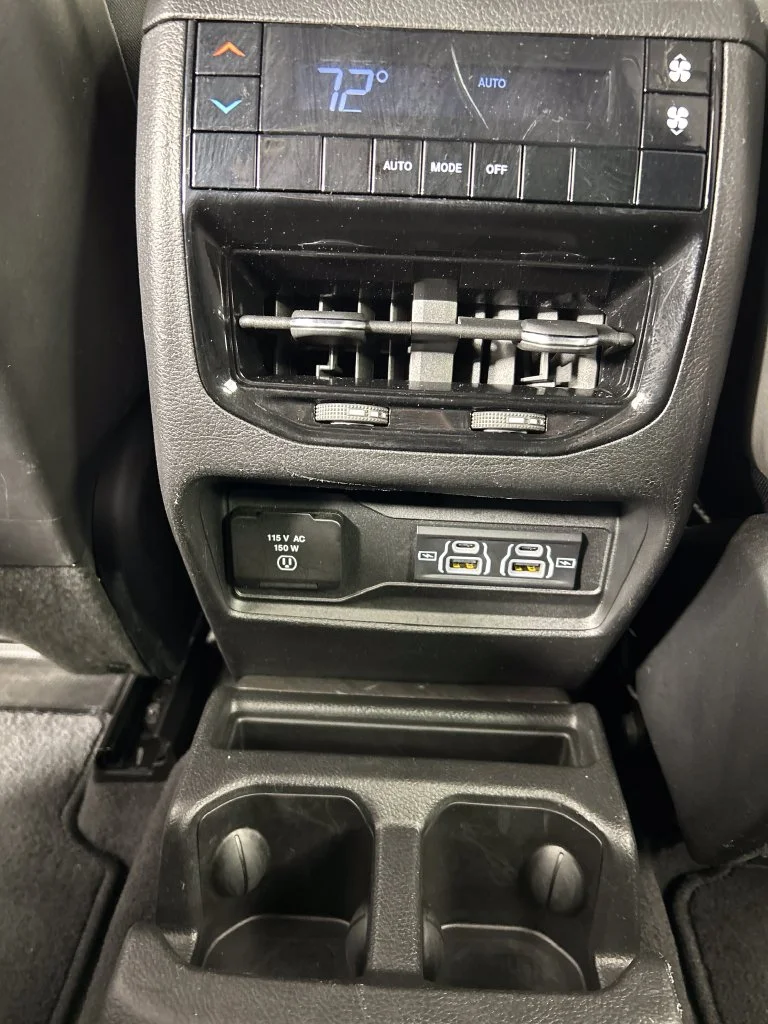 Used 2021 Silver Jeep Altitude image 18