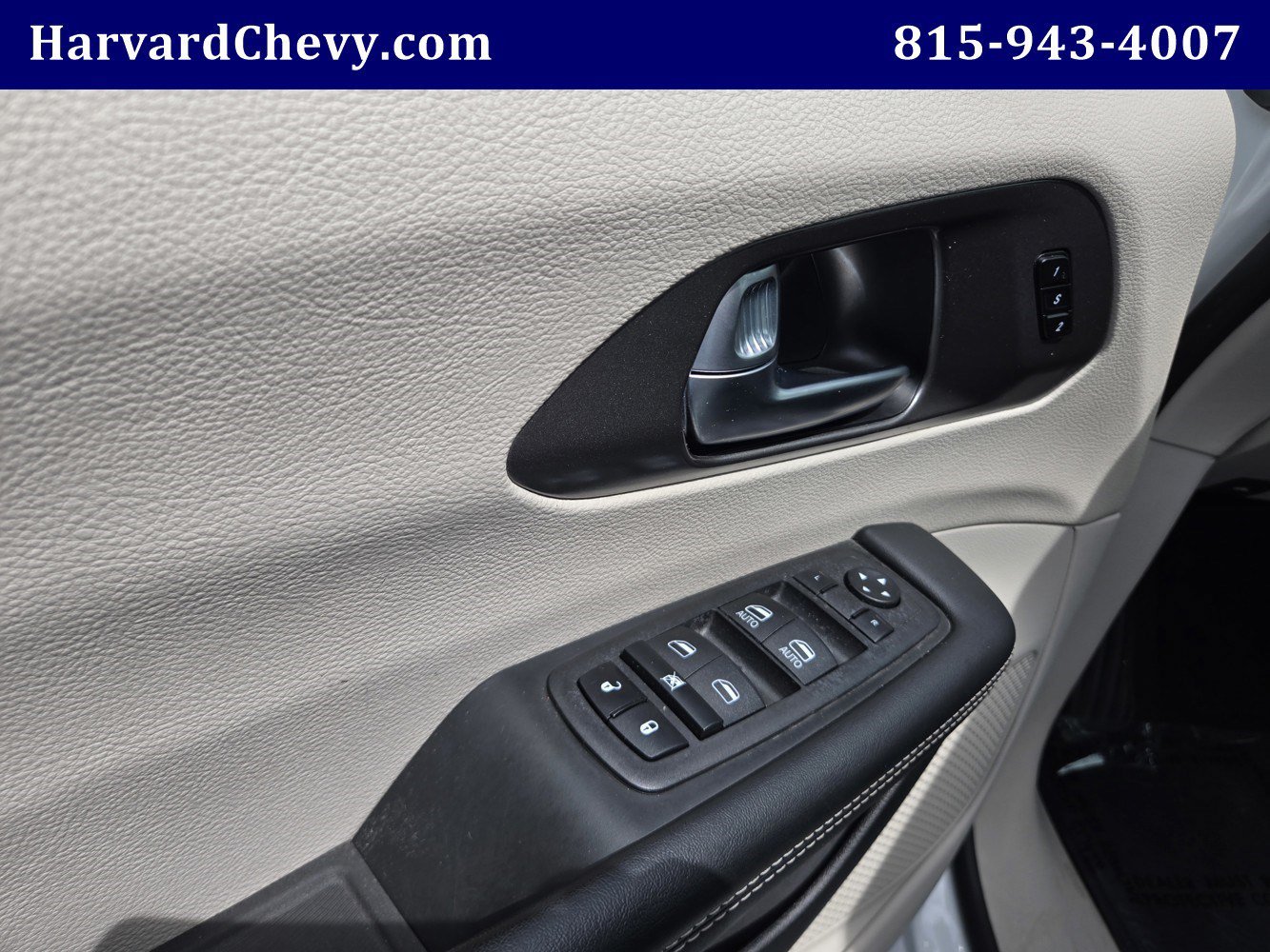 2023 Chrysler Pacifica Touring L - Photo 36