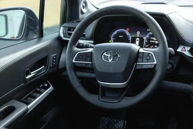 Certified Used 2025 WIND CHILL PEARL Toyota  image 28