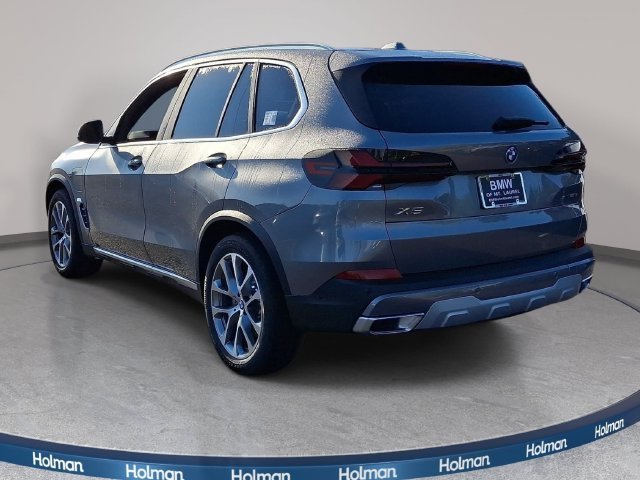 New 2026 Skyscraper Grey Metallic BMW xDrive50e image 6