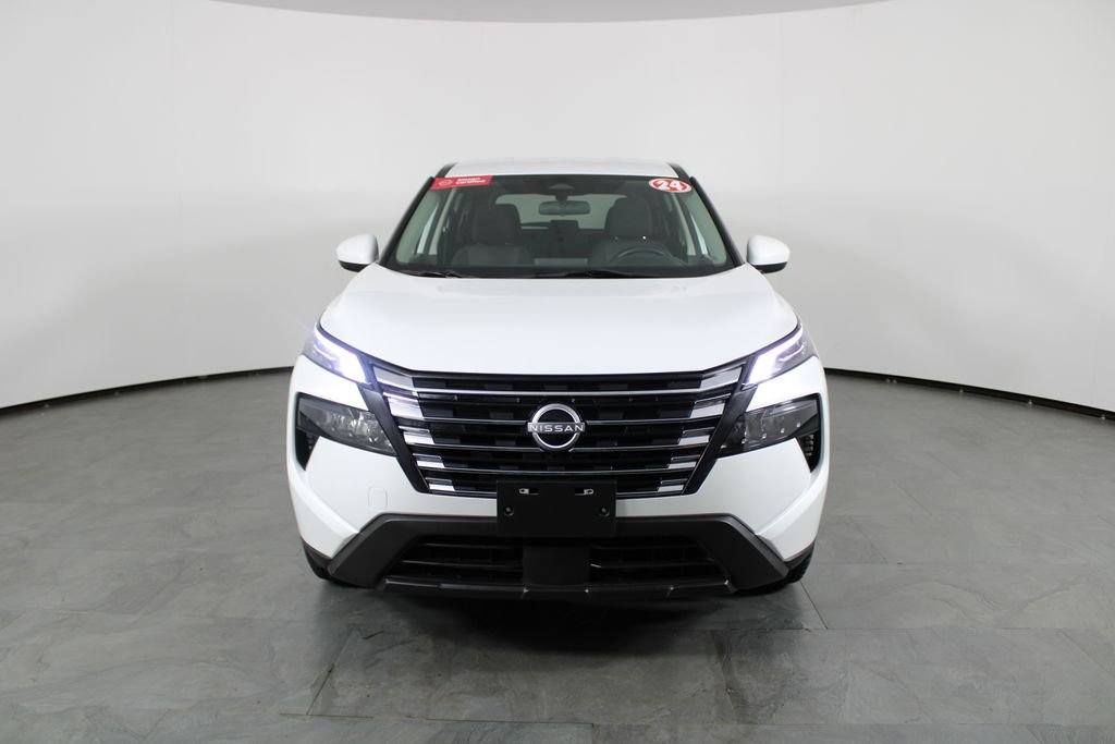 Used 2024 White Nissan SV image 13