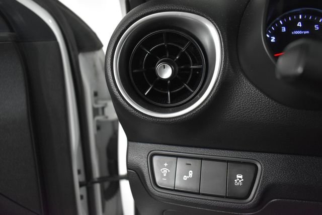 Used 2022 White Kia GT-Line image 46