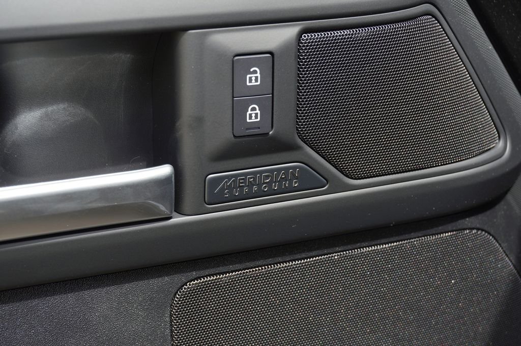 Used 2026 Black Land Rover X-Dynamic SE image 11