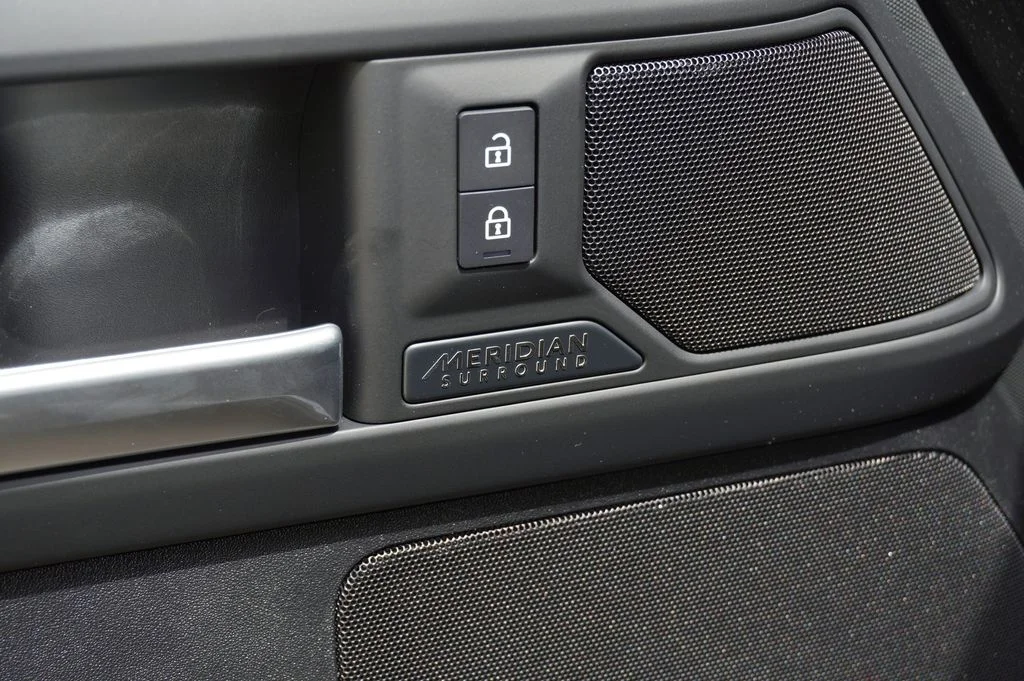 Used 2026 Black Land Rover X-Dynamic SE image 11