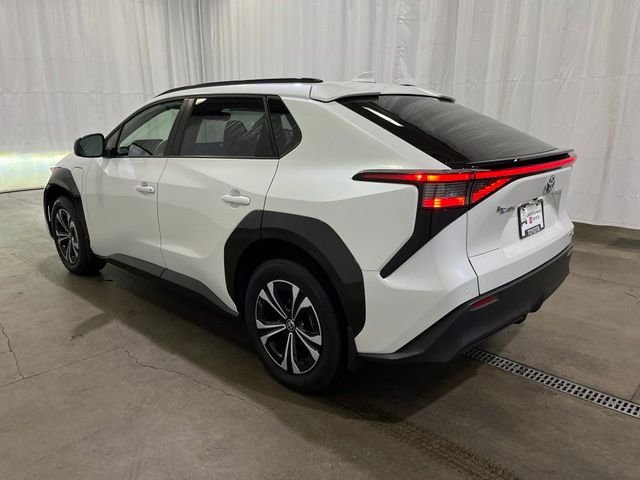 Used 2023 Beige Toyota XLE image 6