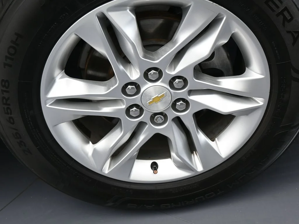 Used 2019 Silver Ice Metallic Chevrolet L image 39