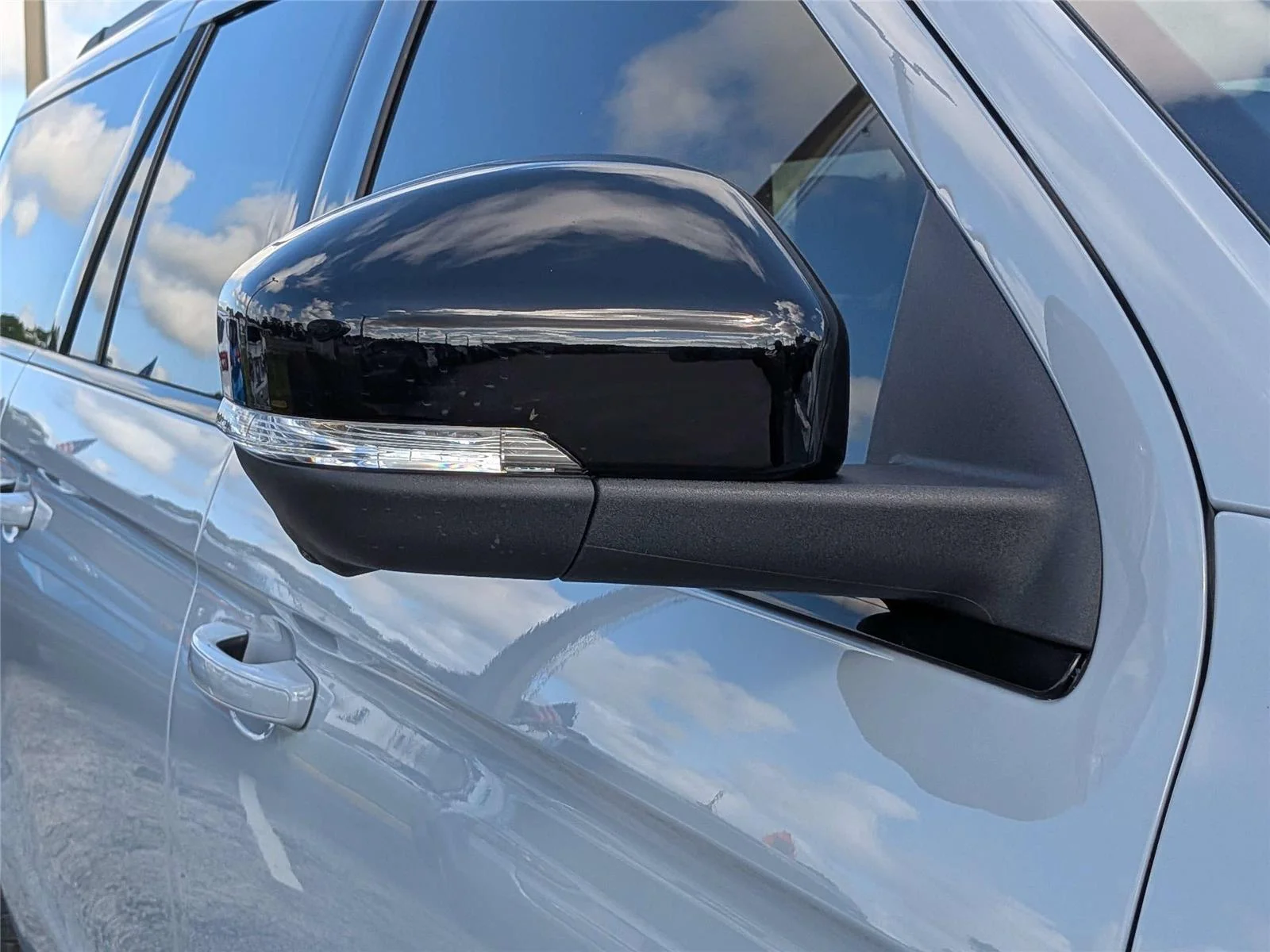 New 2026 Glacier Gray Metallic Tri-Coat Ford MAX Platinum® image 10