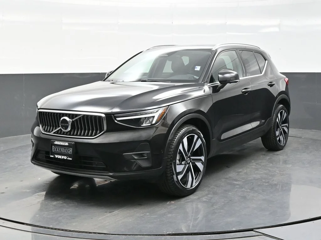 Certified Used 2025 Onyx Black Volvo Plus image 2