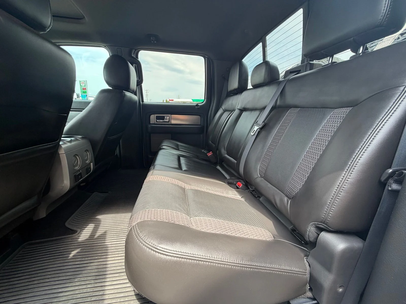 Used 2013 White Ford SVT Raptor image 27