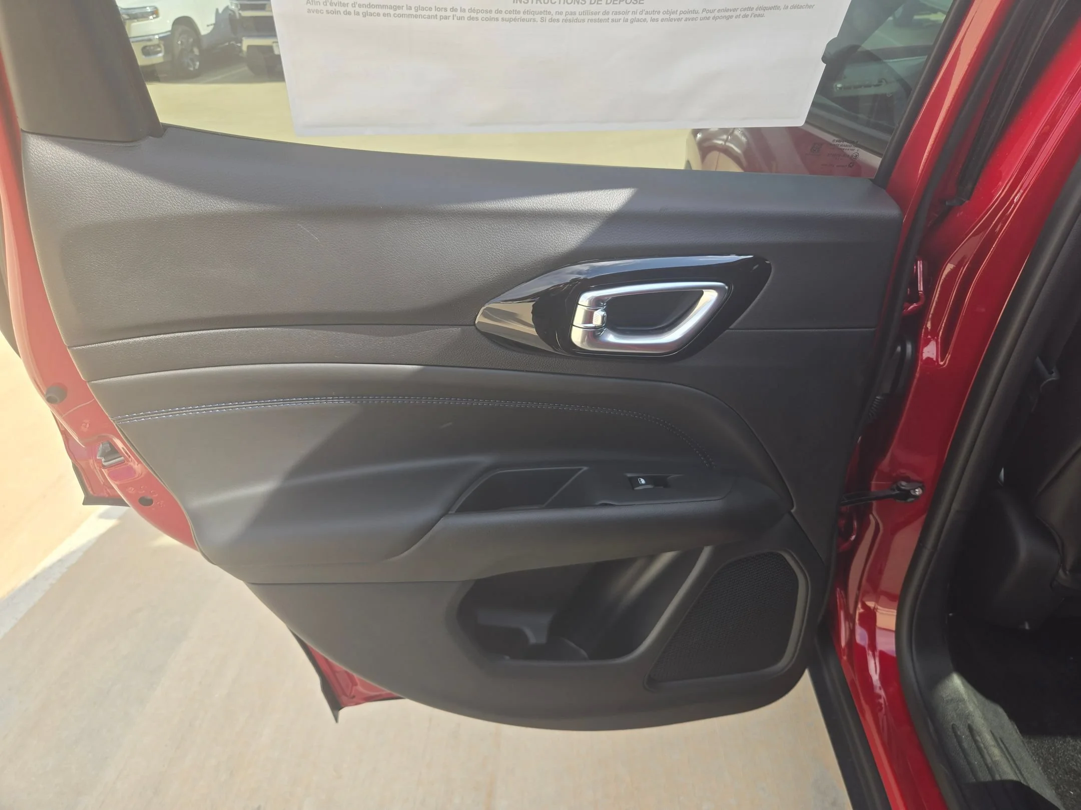 New 2026 Red Hot Pearl-Coat Exterior Paint Jeep Latitude image 14