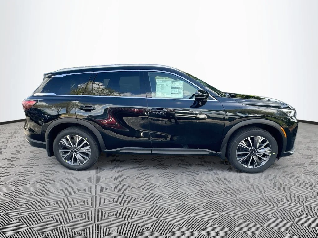 New 2027 Black INFINITI LUXE image 4