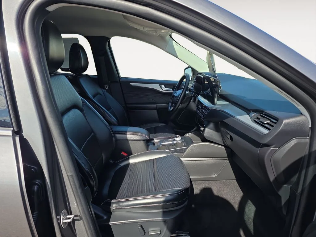Used 2025 Carbonized Grey Metallic Ford Platinum image 10