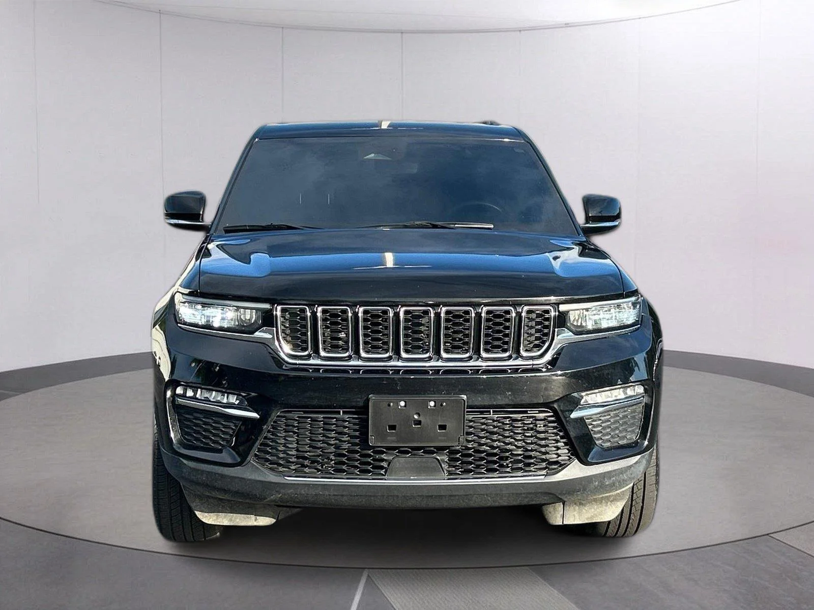 Used 2024 Diamond Black Crystal Pearlcoat Jeep Limited image 10