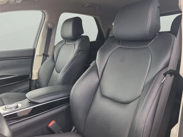 Used 2025 Gray Genesis 2.5T image 18