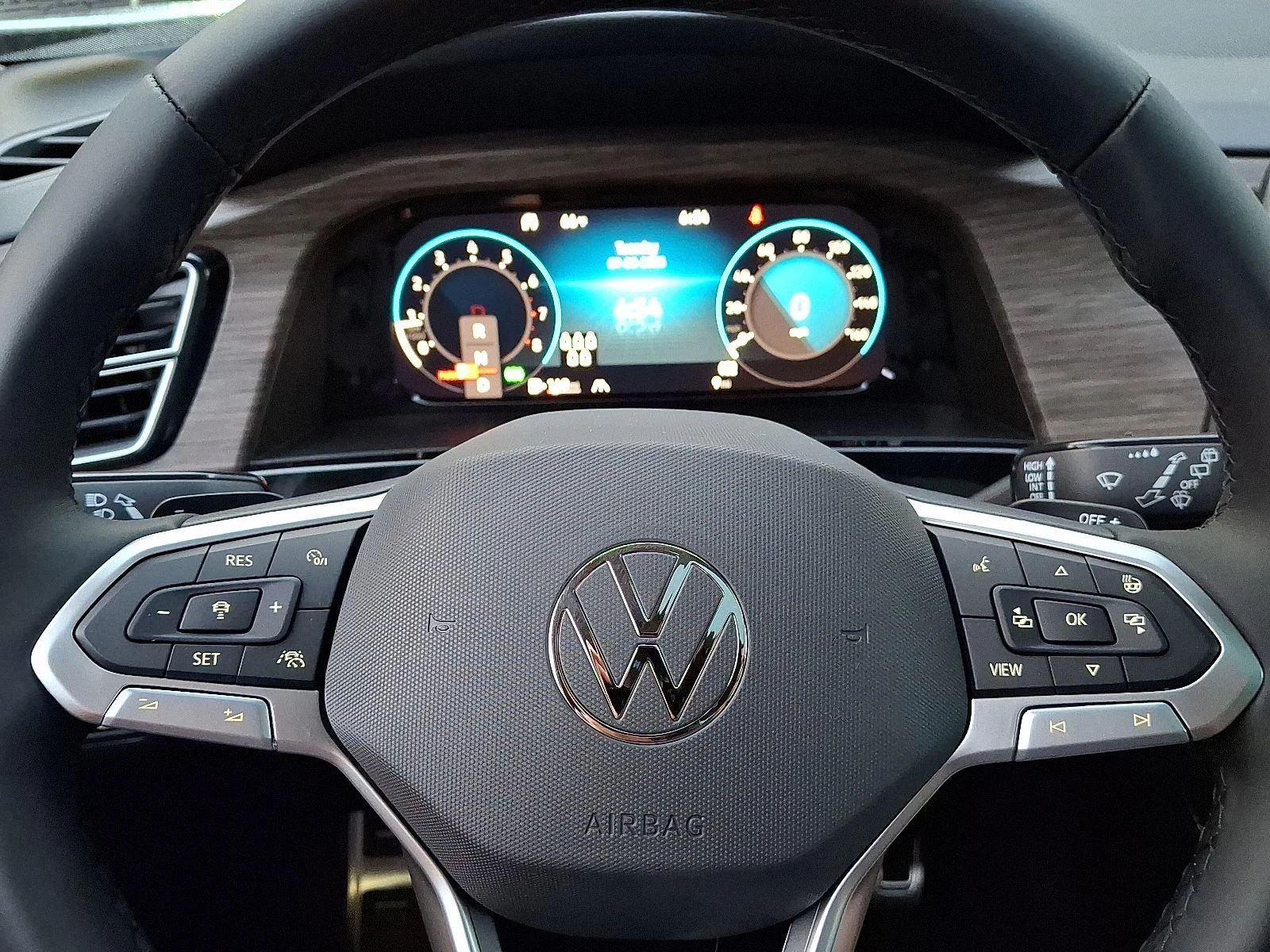 2026 Volkswagen Atlas SEL Premium R-Line - Photo 17