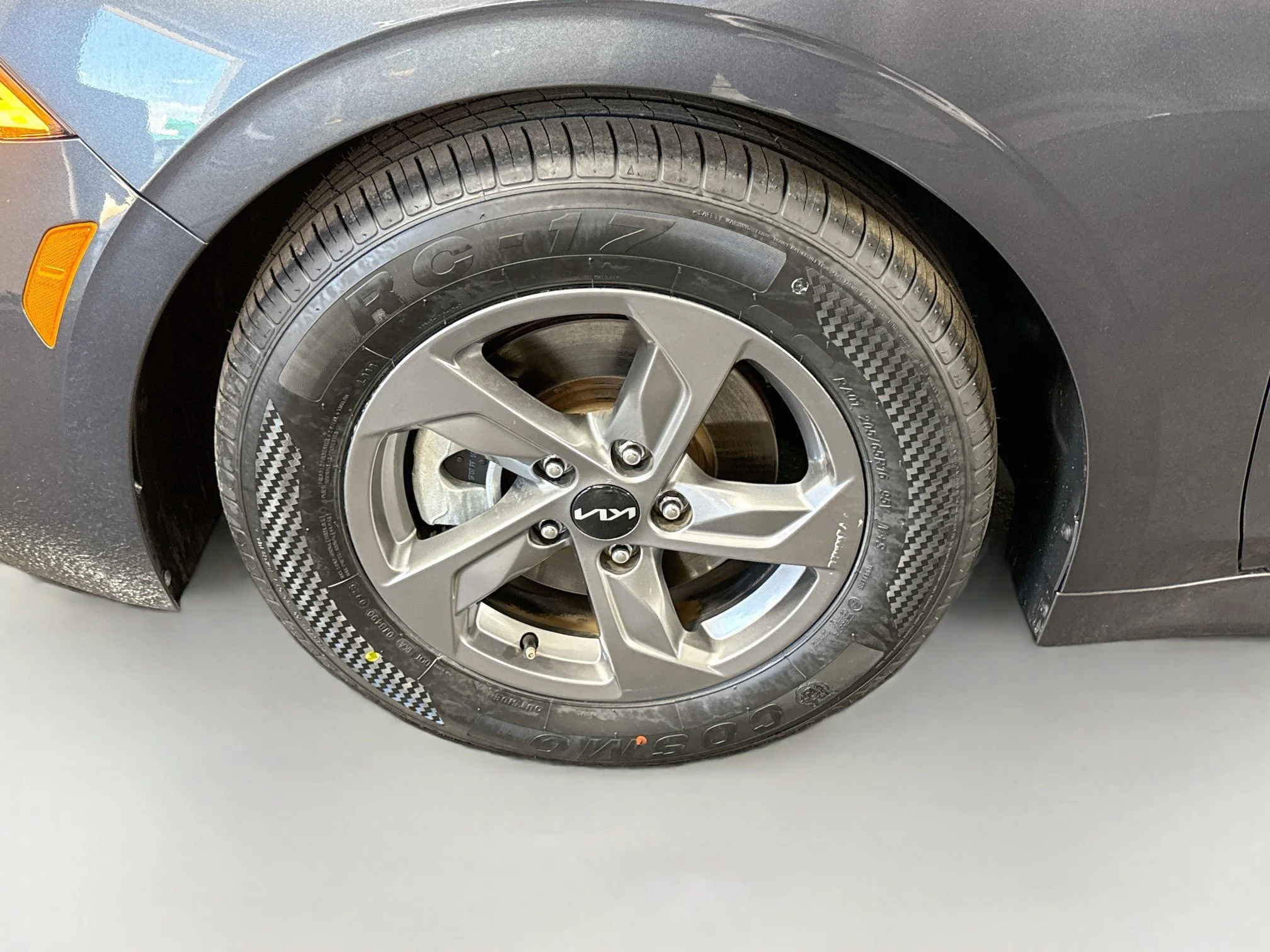 Used 2023 Gravity Gray Kia LXS image 34