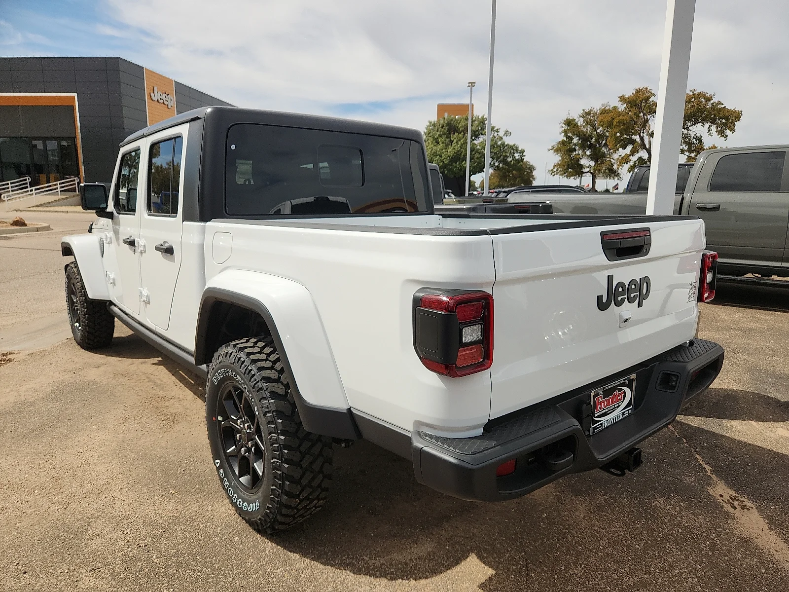 New 2027 Bright White Clear-Coat Paint Jeep WILLYS 4X4 image 3