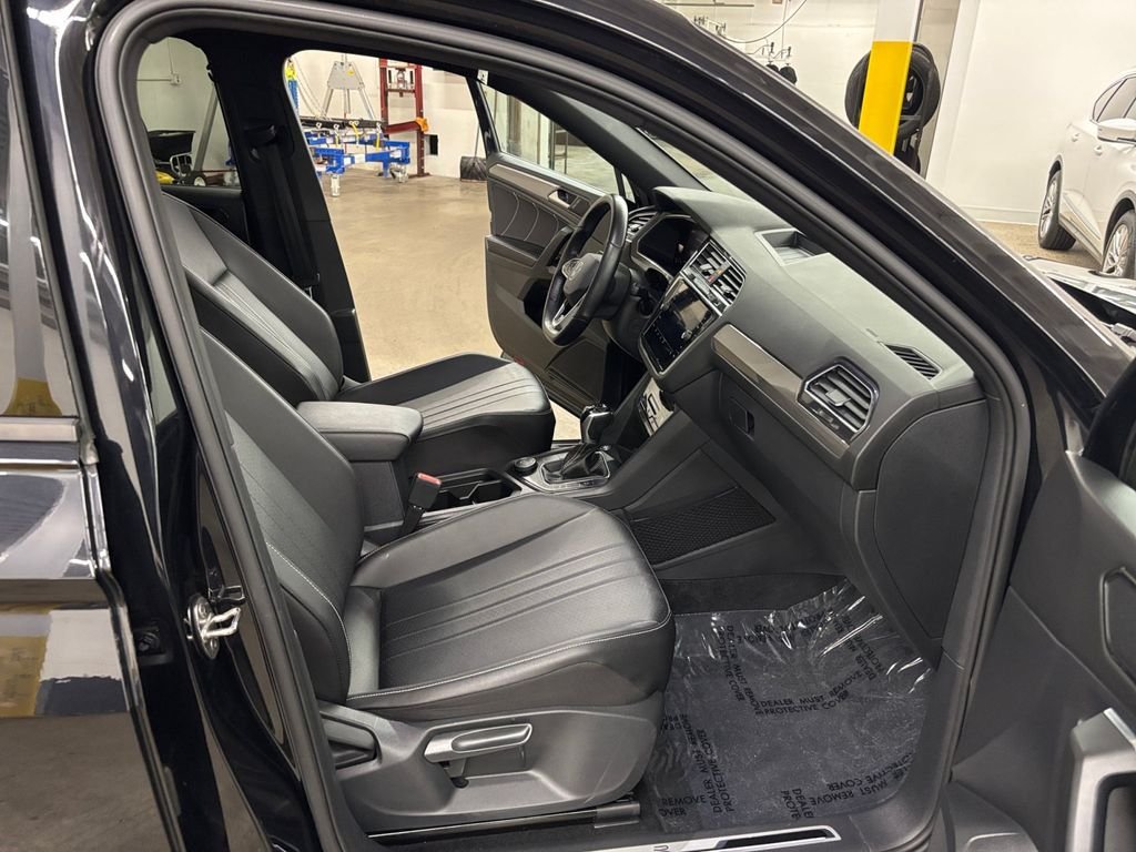 Used 2022 Deep Black Pearl Volkswagen 2.0T SE R-Line Black image 19