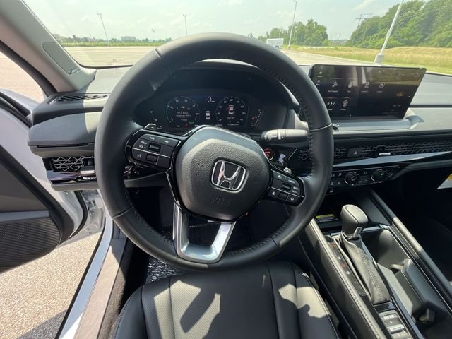 Used 2024 Platinum White Honda Touring image 22