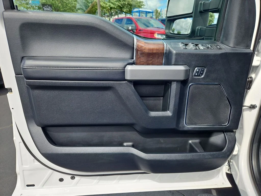 Used 2017 White Ford Platinum image 10