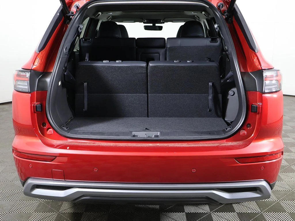 2025 Mitsubishi Outlander SE - Photo 18