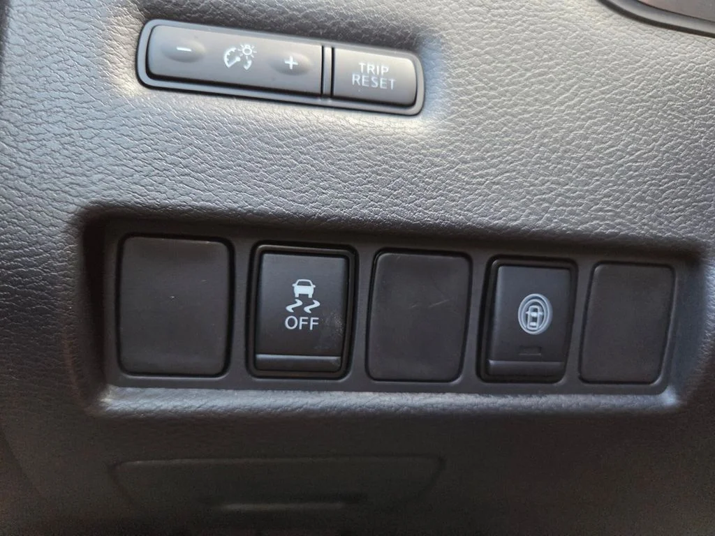 Used 2023 Gray Nissan SV image 12