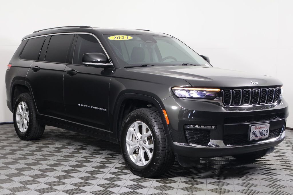 Used 2024 Rocky Mountain Pearlcoat Jeep Limited image 3
