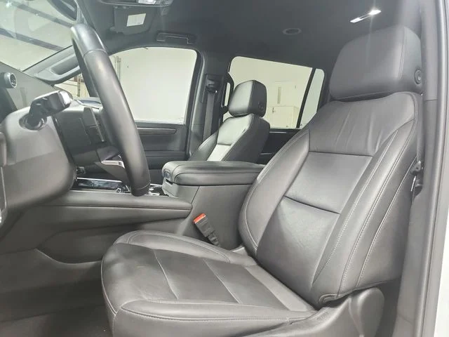 Used 2025 White Chevrolet Z71 image 10