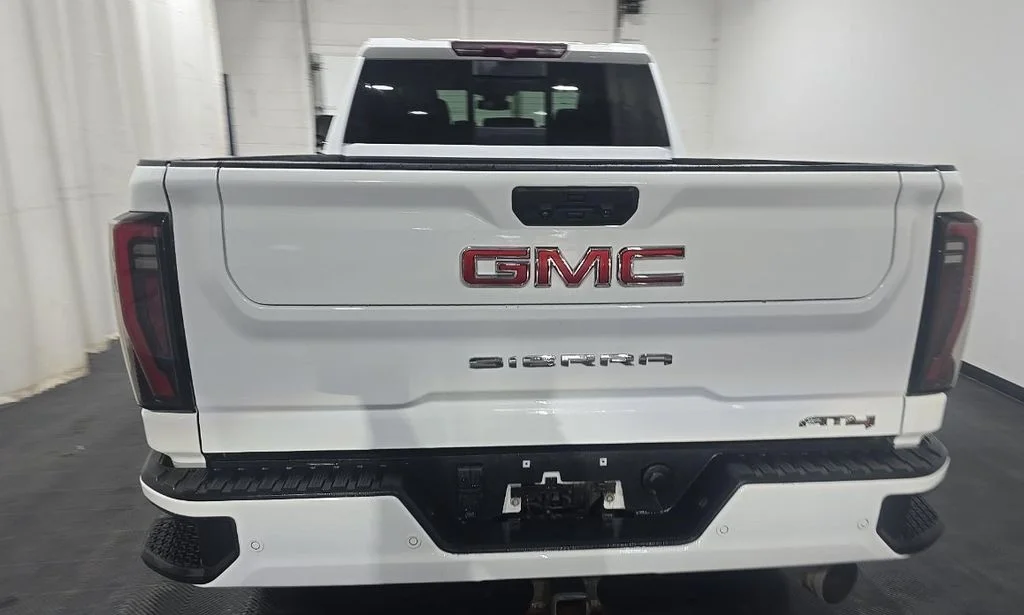 Used 2024 White GMC AT4 image 5
