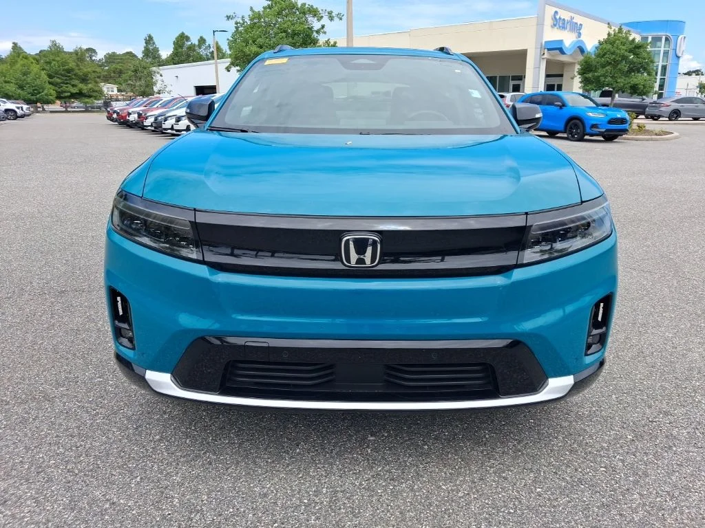 Used 2025  Honda Touring image 2