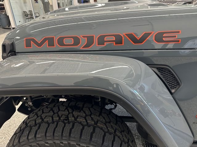 New 2026 Anvil Clear-Coat Exterior Paint Jeep Mojave image 16