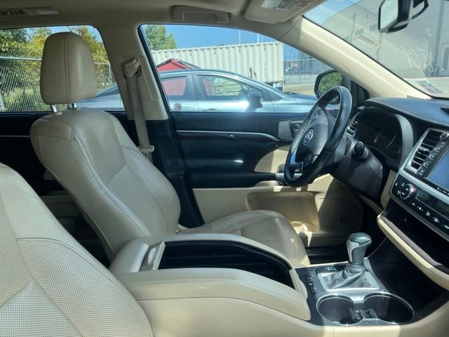 Used 2016 Black Toyota Limited Platinum V6 image 5