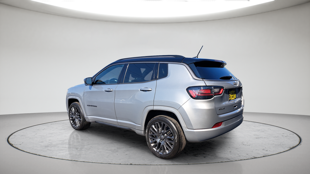 Used 2022 Silver Jeep Limited image 5