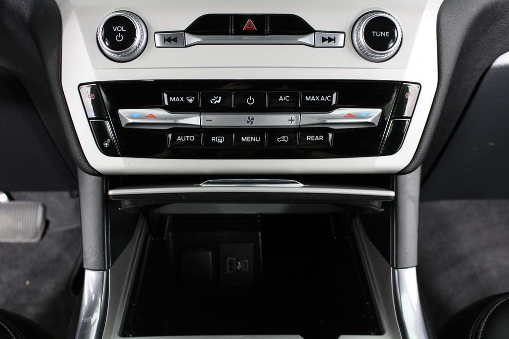 Used 2023 Black Ford XLT image 28
