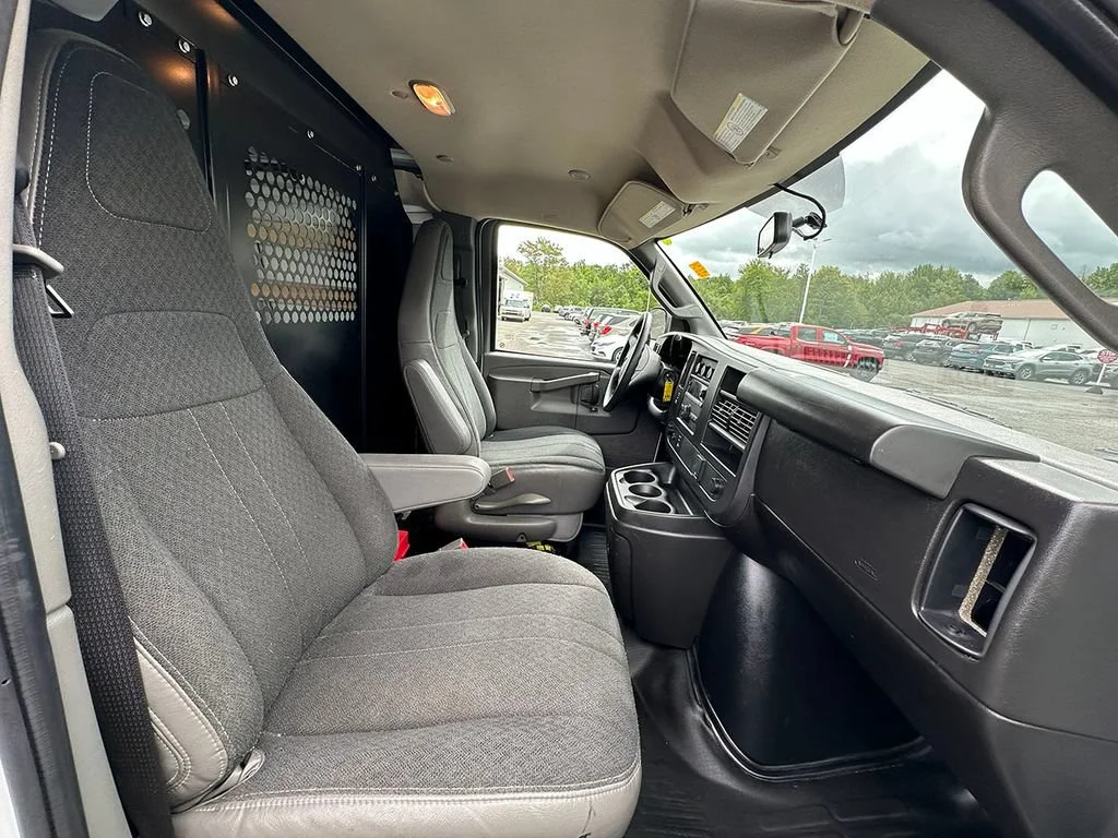 Used 2025 Summit White GMC Work Van image 29
