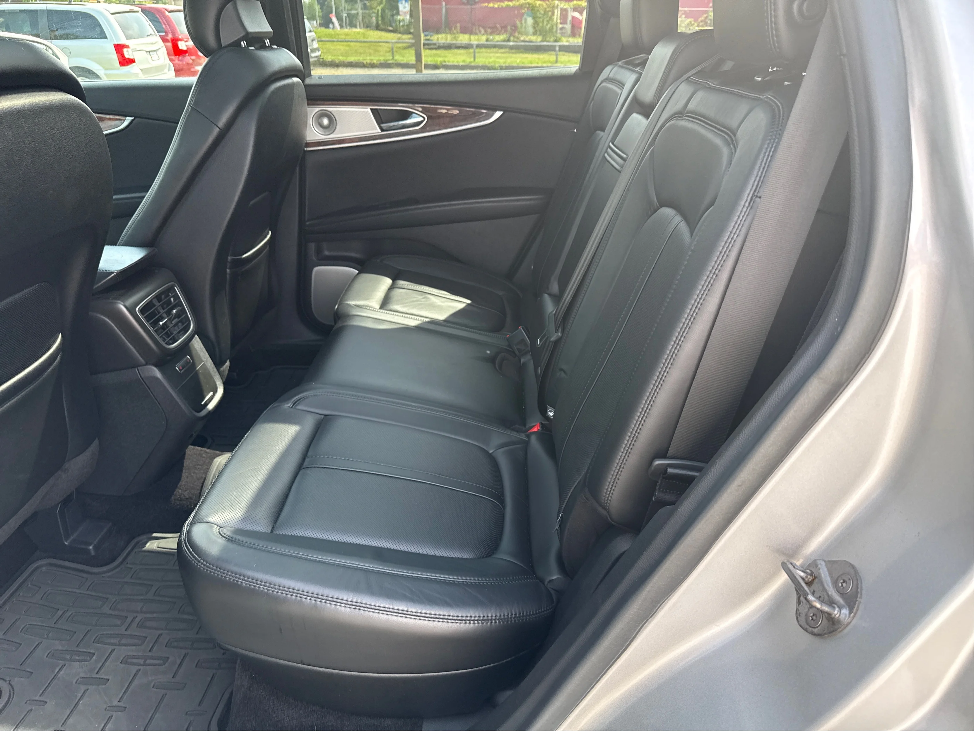 Used 2016 Silver Lincoln Reserve image 10