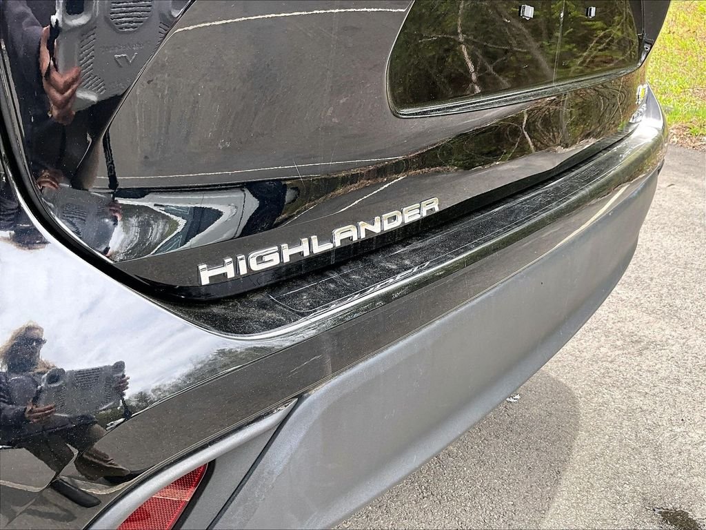 Used 2023 Black Toyota XLE image 27